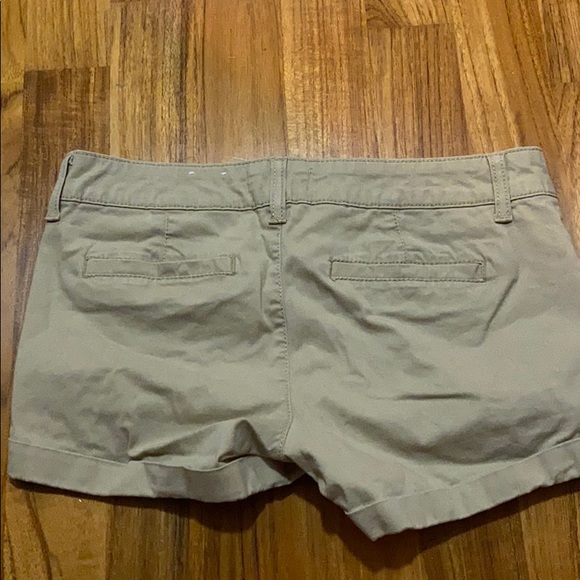 Khaki shorts - Picture 3 of 3